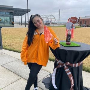 Meet your Posher, Holly